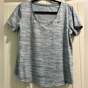 NIKE Dri-Fit Loose Fit Workout V Neck T-Shirt, light blue heather M